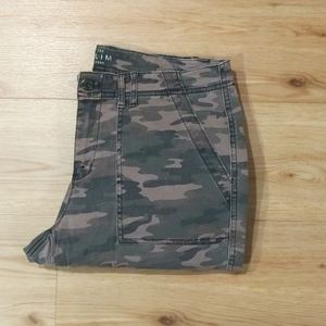 White House Black Market Slim Camo Crops